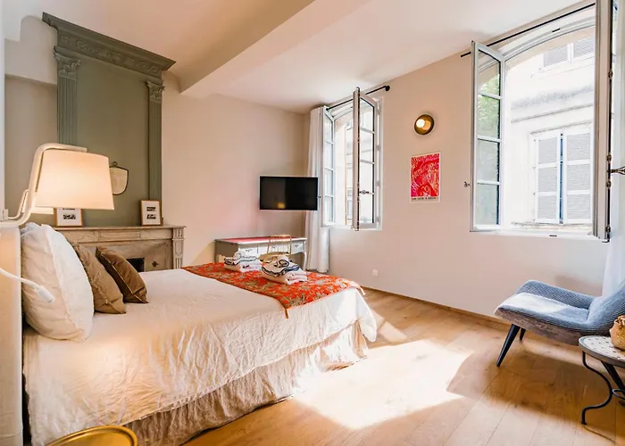 Le Petit Avignon - chambres&appartement à deux pas du Pont d'Avignon et du Palais des Papes